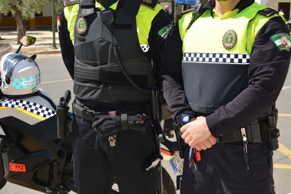 La Polic&iacute;a desaloja una fiesta ilegal en una nave de Bormujos y abre diligencias por desobediencia