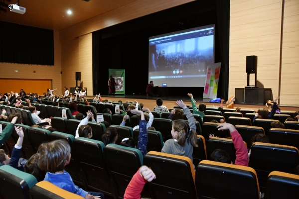 Los escolares de Tomares contactan por videoconferencia con la base espa&ntilde;ola en la Ant&aacute;rtida