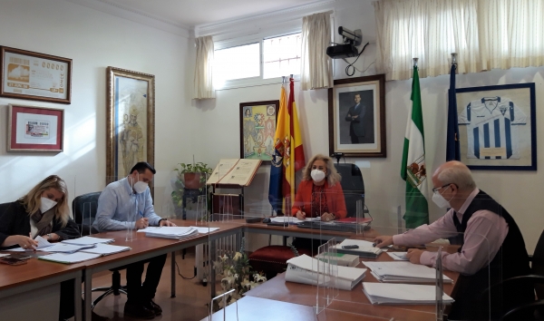 El Pleno del Ayuntamiento de Castilleja de la Cuesta da luz verde a la bajada del 50% del alquiler de los aparcamientos subterr&aacute;neos de Nueva Sevilla