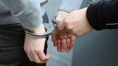 La Guardia Civil detiene a tres personas por un delito contra la salud p&uacute;blica, usurpaci&oacute;n y defraudaci&oacute;n de fluido el&eacute;ctrico