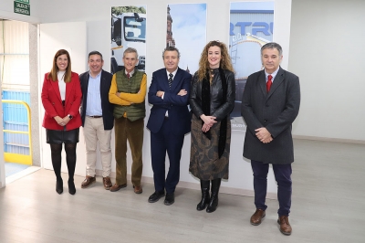 Surtruck muestra al alcalde de La Rinconada sus l&iacute;neas de fabricaci&oacute;n de I+D+i y los principales proyectos de crecimiento