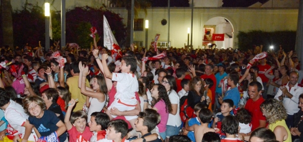 Los tomare&ntilde;os podr&aacute;n ver la final de la Europa League Sevilla - Liverpool en una pantalla gigante
