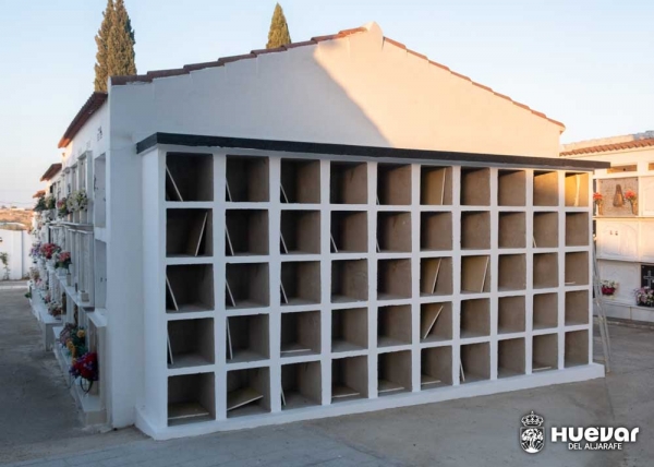 El cementerio municipal de Hu&eacute;var del Aljarafe reabre tras la finalizaci&oacute;n de las obras