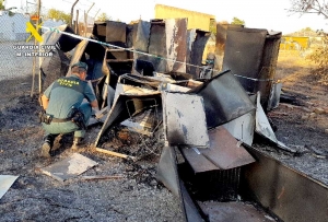 La Guardia Civil investiga a dos personas por su supuesta implicaci&oacute;n en un incendio forestal y cuantiosos da&ntilde;os materiales en Pilas