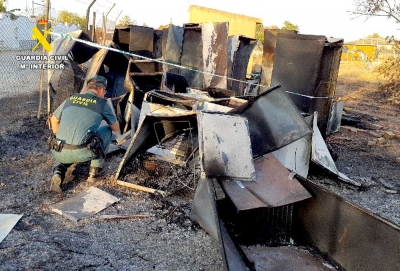 La Guardia Civil investiga a dos personas por su supuesta implicación en un incendio forestal y cuantiosos daños materiales en Pilas
