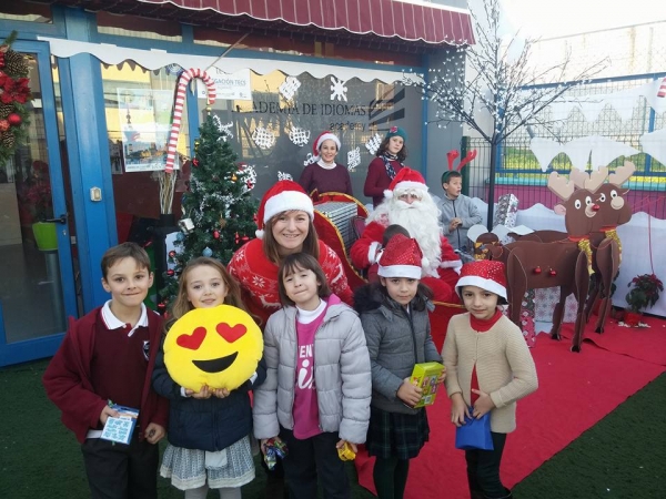 Pap&aacute; Noel visita American Land Academy