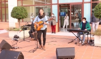 Un recital de villancicos, rosc&oacute;n de reyes y regalos sirven de cierre de estas Fiestas en el Hospital San Juan de Dios del Aljarafe