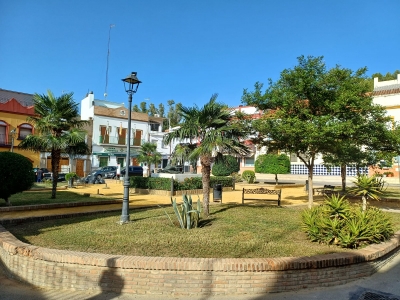 Nuevos trabajos de jardiner&iacute;a por distintos puntos de la localidad de Gelves