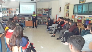 El IES Alminar imparte el taller &ldquo;Uso y abuso de las nuevas tecnolog&iacute;as en la adolescencia&rdquo;