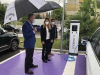 Endesa instala en el centro comercial de la Cartuja de Tomares un punto de recarga doble semir&aacute;pido para veh&iacute;culos el&eacute;ctricos