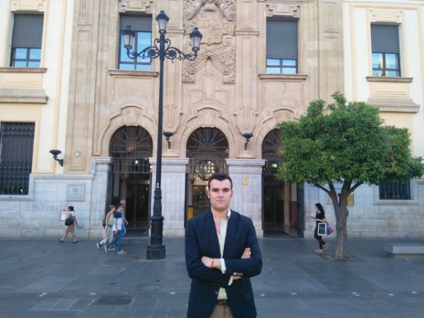 Grupo Arqes rehabilita la fachada de Correos en la avenida de la Constituci&oacute;n