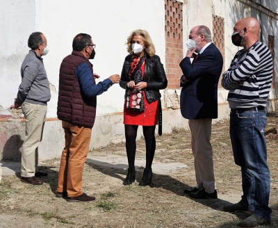 La alcaldesa y el presidente de la Diputaci&oacute;n visitan los terrenos donde se construir&aacute; la futura Casa Consistorial
