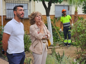 Comienza una campa&ntilde;a de desbroce y baldeo en San Juan de Aznalfarache