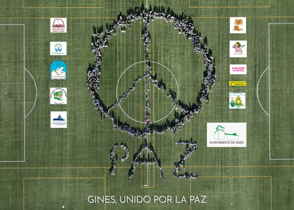 La comunidad educativa de Gines vuelve a unirse a favor de la paz