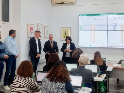 Unas 100 mujeres del mundo rural de Hu&eacute;var del Aljarafe se forman en competencias digitales, gracias al Programa Preparadas