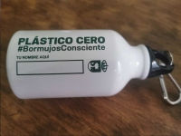 Bormujos elimina del uso municipal los vasos desechables y reparte botellas de aluminio