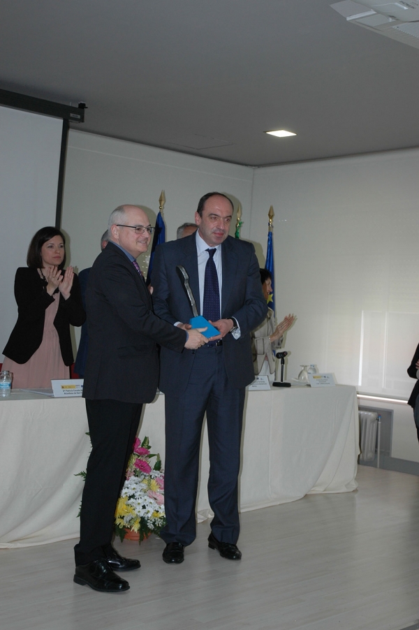 El servicio de Rehabilitaci&oacute;n y Aparato Locomotor del Hospital San Juan de Dios del Aljarafe recibe el Premio EOLO por su apoyo a la discapacidad
