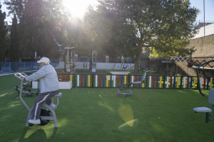 El Ayuntamiento de Mairena reabre la zona de juegos de la plaza Lepanto tras su reforma