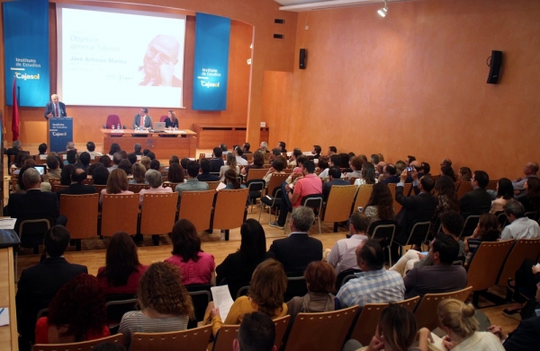 Jos&eacute; Antonio Marina imparte una conferencia centrada en generar talento en Tomares