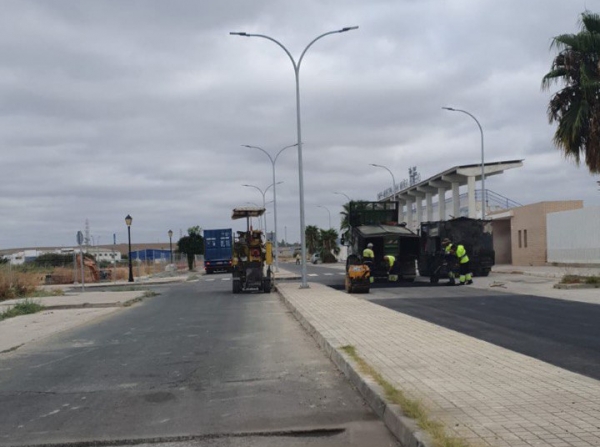 Santiponce instala reductores de velocidad en la calle Tierno Galv&aacute;n