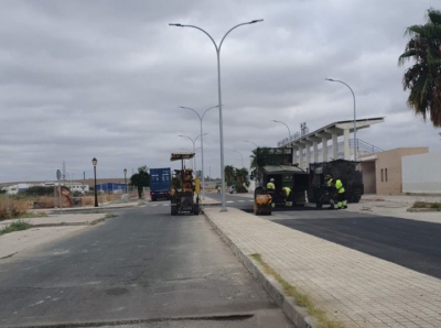 Santiponce instala reductores de velocidad en la calle Tierno Galv&aacute;n