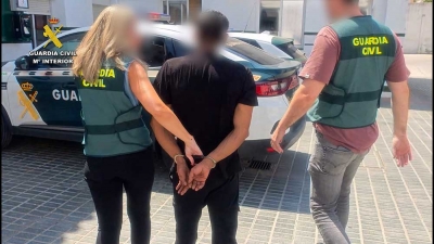 Detenido en Mairena del Aljarafe un individuo al que se le acusa de m&aacute;s de 30 delitos, entre ellos robos de veh&iacute;culos y atentado a la autoridad