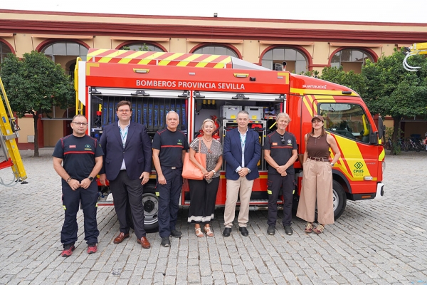 Surtruck entrega en la Diputaci&oacute;n la autobomba urbana ligera fabricada para el parque de bomberos de &Eacute;cija