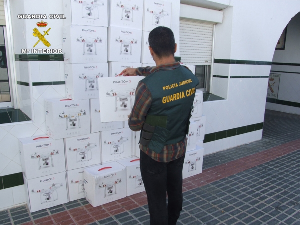 La Guardia Civil detiene a 11 personas por el robo de 136 DRONES