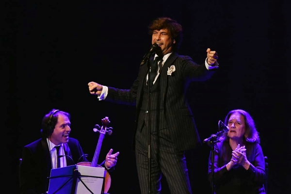 Manuel Lombo canta a la Navidad en Tomares