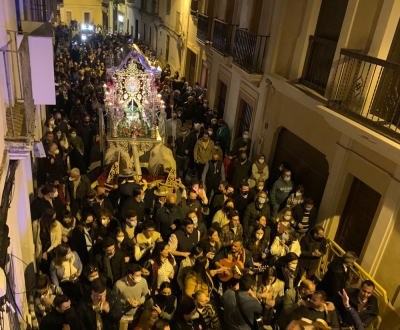 Esplendor de febrero en Castilleja de la Cuesta junto al Simpecado de Nuestra Se&ntilde;ora de la Soledad