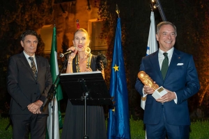 Manuel de la Cruz recibe el Premio al Esp&iacute;ritu Rotario 2026 en una gala que recauda fondos y firmas por las enfermedades raras