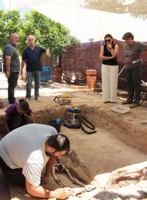 El Ayuntamiento de Espartinas reinicia las actuaciones en las fosas comunes del cementerio de San Fernando