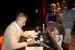 El libro infantil &lsquo;Su&iacute;n&rsquo;, de Jos&eacute; Garc&iacute;a Salado, se present&oacute;  con gran &eacute;xito en El Tron&iacute;o de Gines