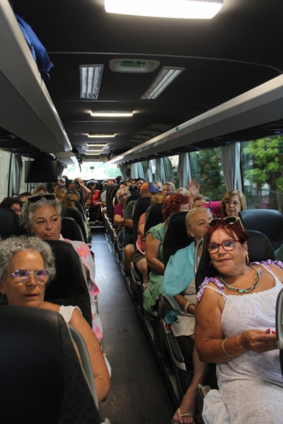 Vecinos y vecinas de Gines ponen rumbo a Punta Umbría gracias a ‘Los Jueves al Sol’