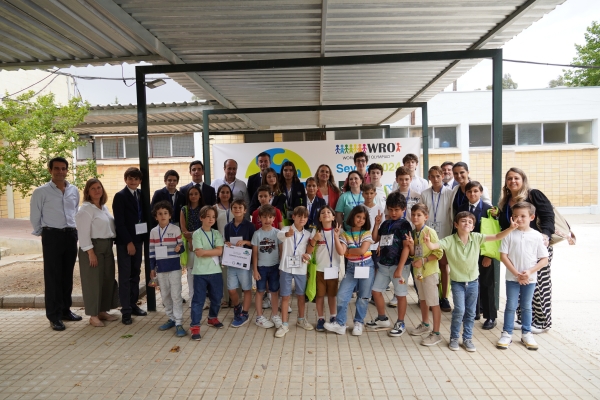 Los participantes en la competici&oacute;n de rob&oacute;tica WRO Sevilla demuestran su destreza y competitividad