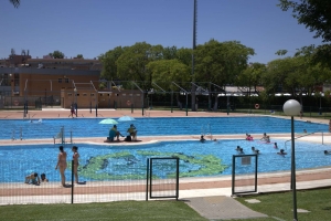 Ya est&aacute;n a la venta los bonos para las dos piscinas municipales de Mairena del Aljarafe