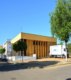 Benacaz&oacute;n prepara el nuevo patio de butacas del Sal&oacute;n Multiusos